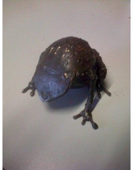 Petite grenouille en métal